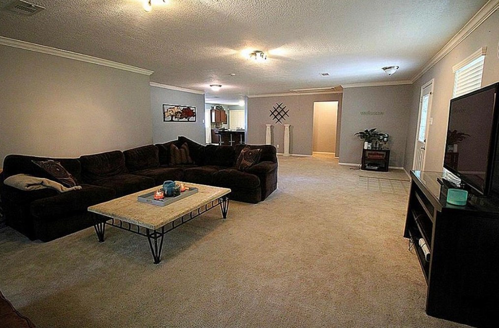 327 Chateau Woods Parkway Dr, Conroe, TX 77385