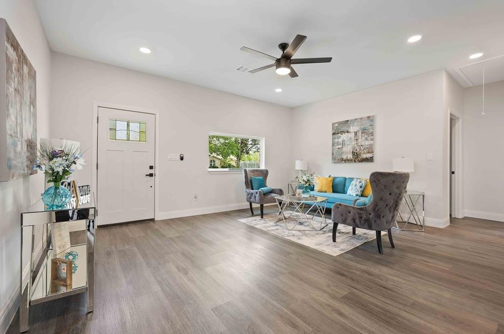 5002 Rue St, Houston, TX 77033-4307