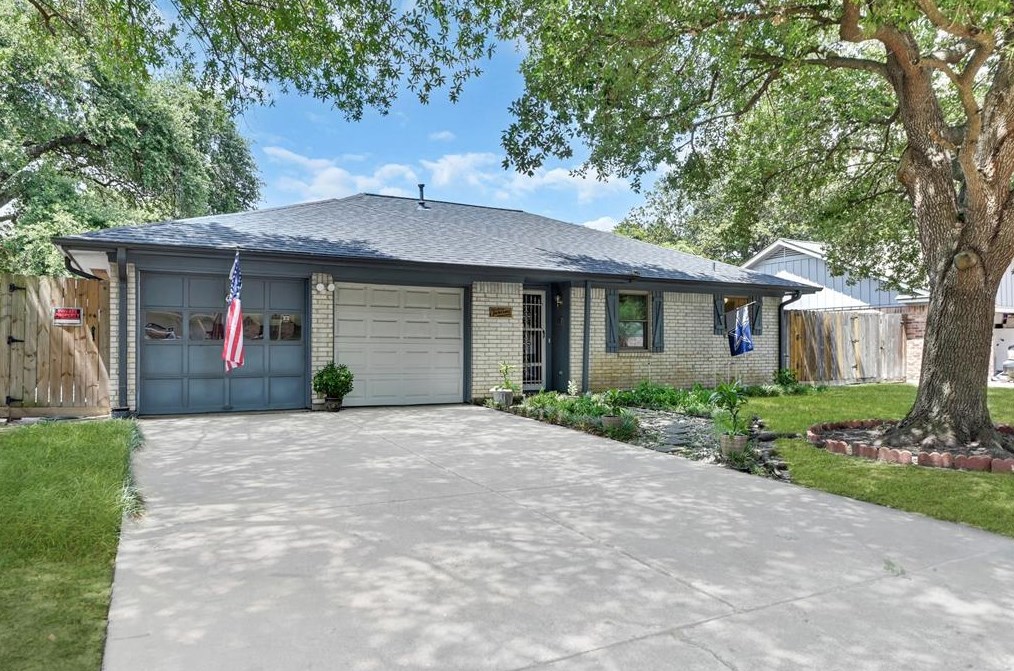 9734 Springview Ln, Houston, TX 77080-1243
