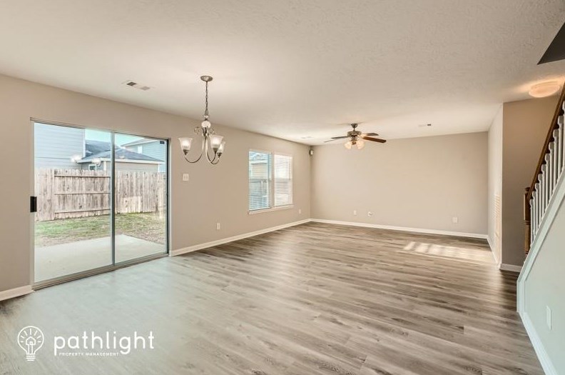 16619 Burnell Oaks Ln, Houston TX  77090-5242 exterior