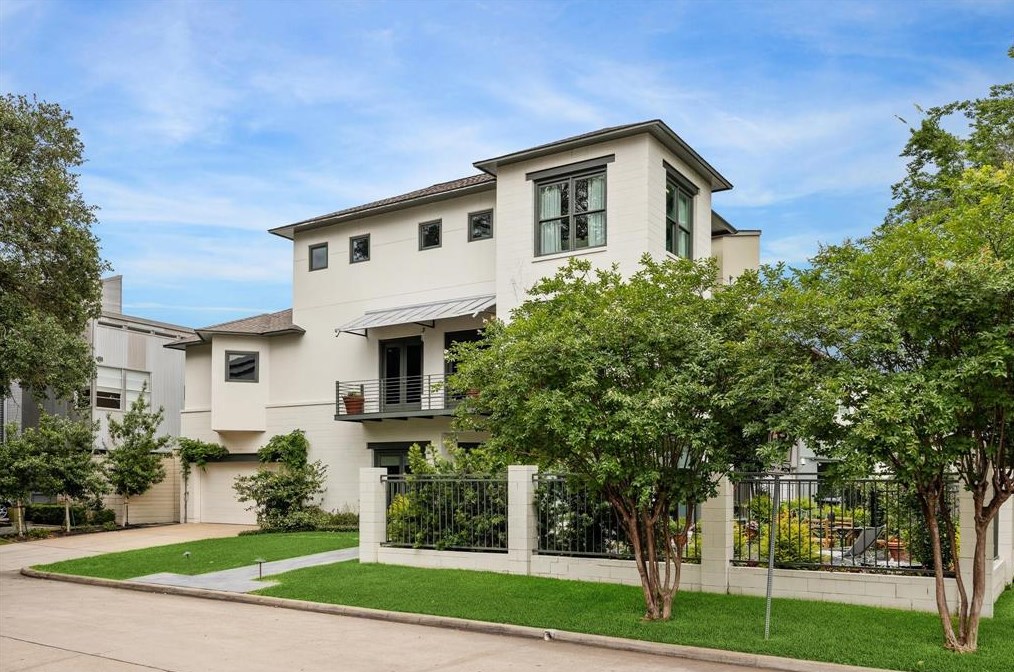 2708 Colquitt, Houston TX  77006-5501 exterior