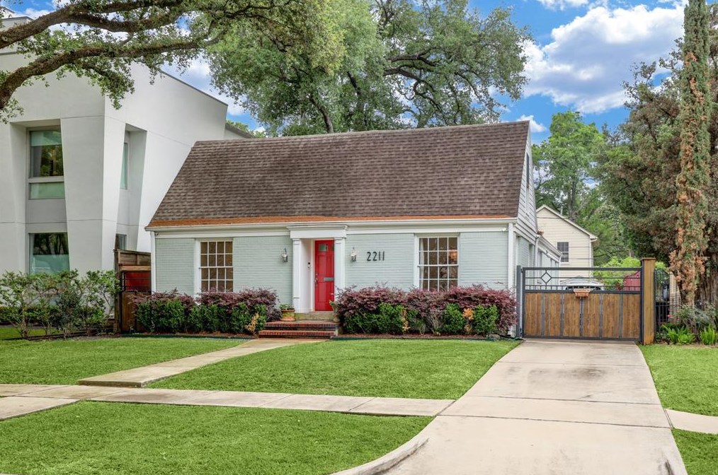 2211 Swift Blvd, Houston, TX 77030