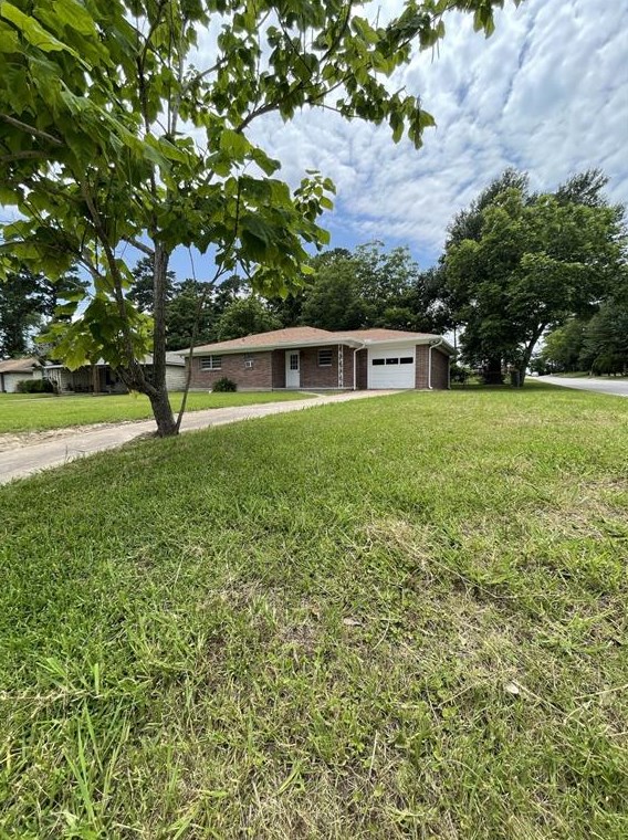 1004 Oak Dr, Huntsville, TX 77320
