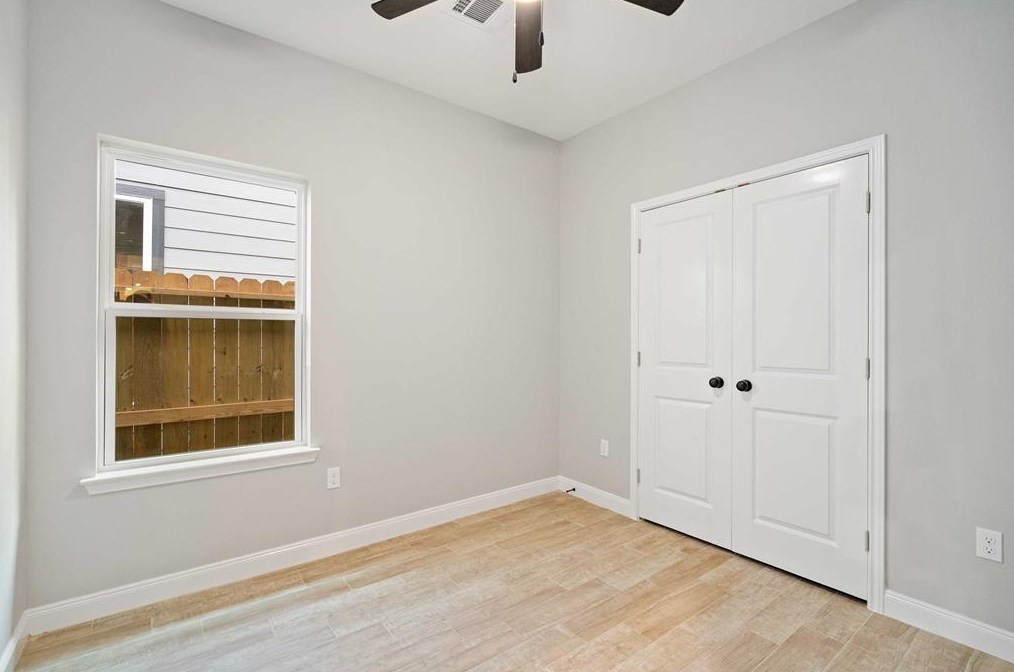 5942 Southcrest St, Houston, TX 77033-1020