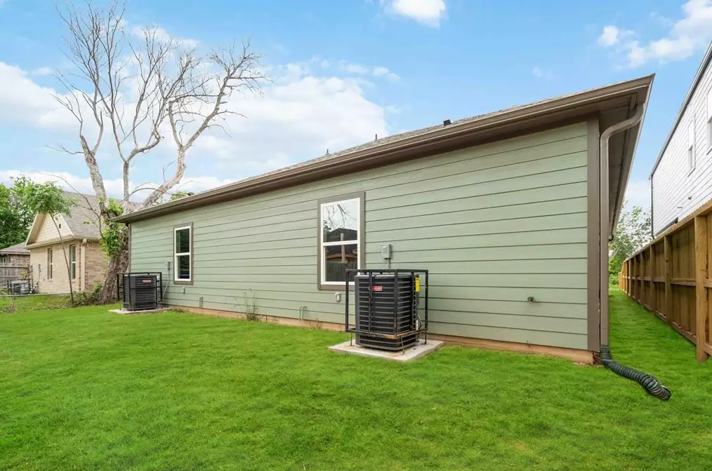 5942 Southcrest St, Houston TX  77033-1020 exterior