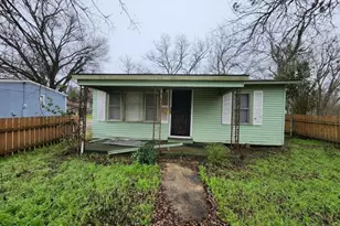 604 Juarez St, Lockhart, TX 78644 - Photo 1