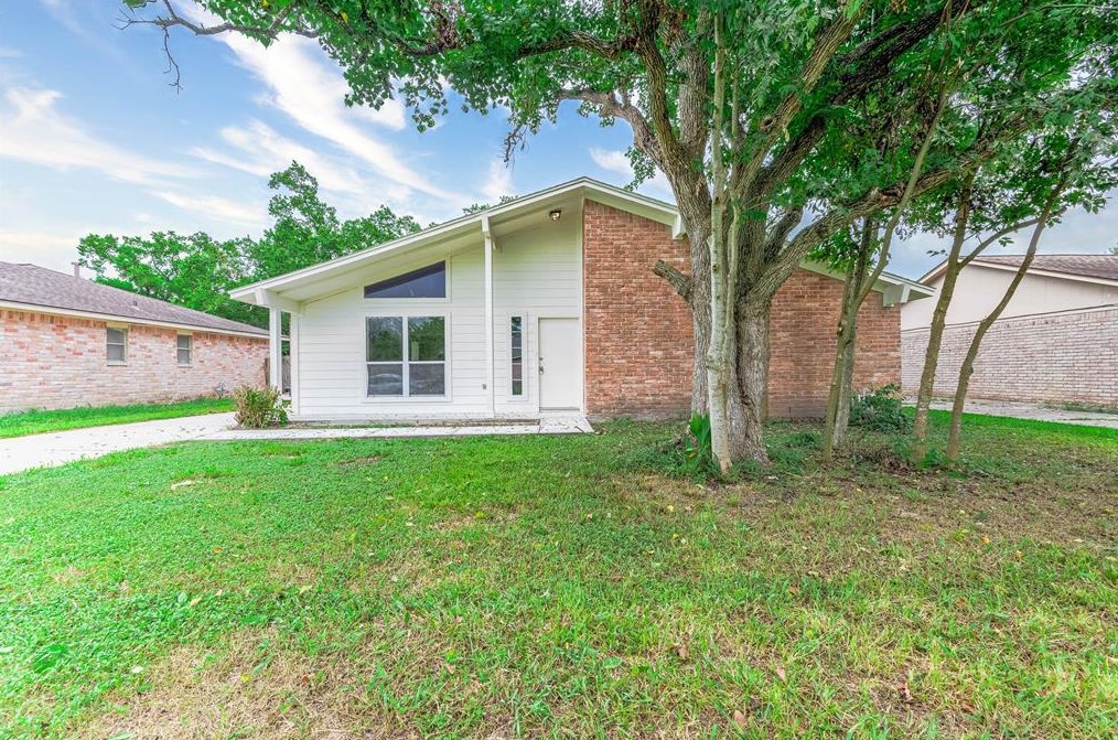 1310 Northview Ct, Angleton, TX 77515