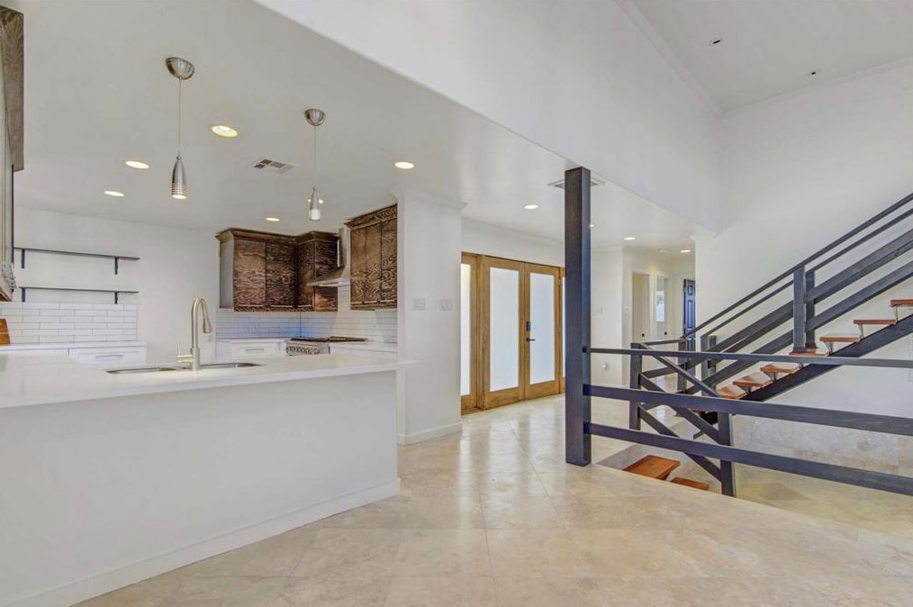2522 Baycrest Dr, Houston TX  77058-3704 exterior