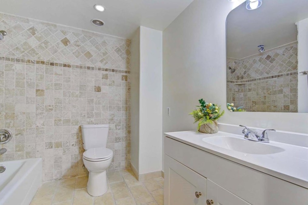 2522 Baycrest Dr, Houston TX  77058-3704 exterior