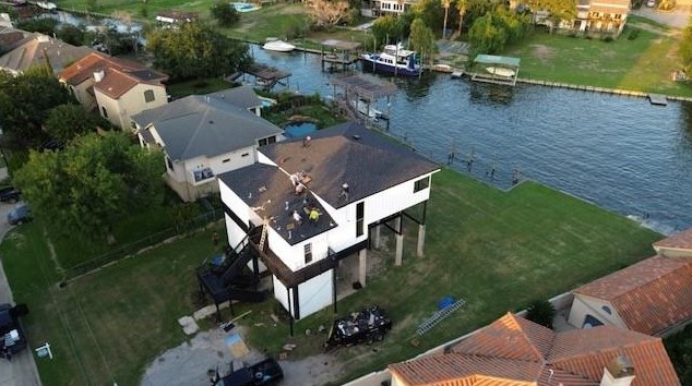 2522 Baycrest Dr, Houston TX  77058-3704 exterior