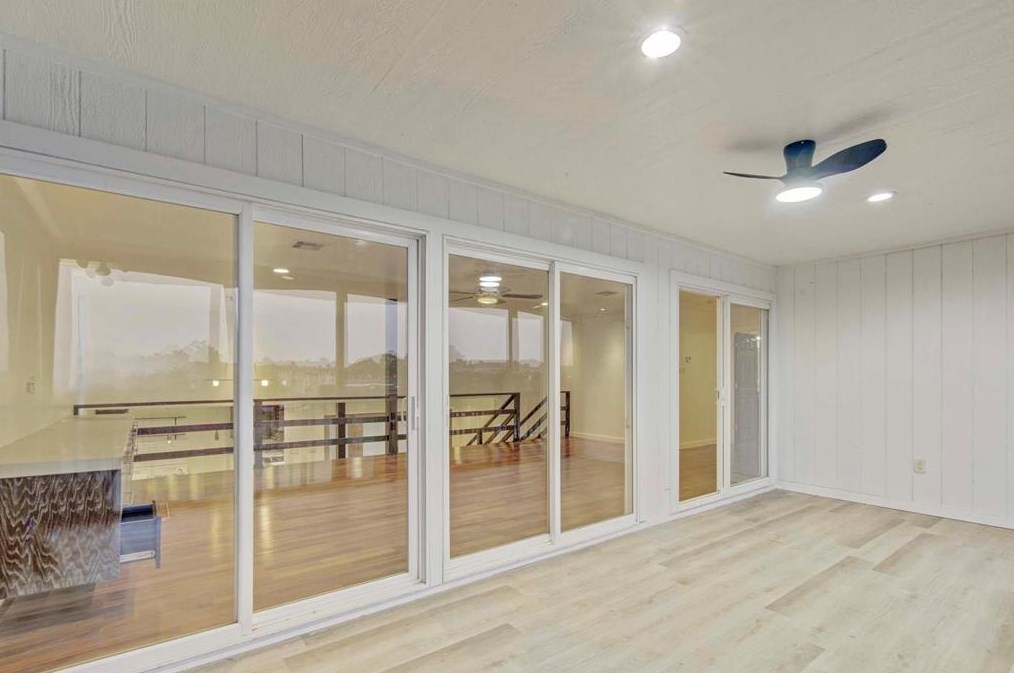 2522 Baycrest Dr, Houston TX  77058-3704 exterior