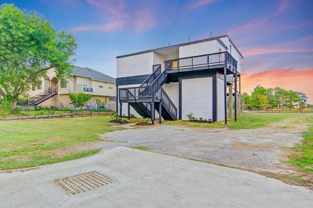 2522 Baycrest Dr, Houston TX  77058-3704 exterior