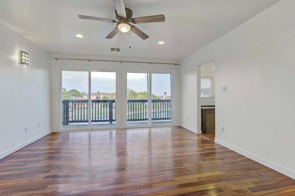 2522 Baycrest Dr, Houston TX  77058-3704 exterior