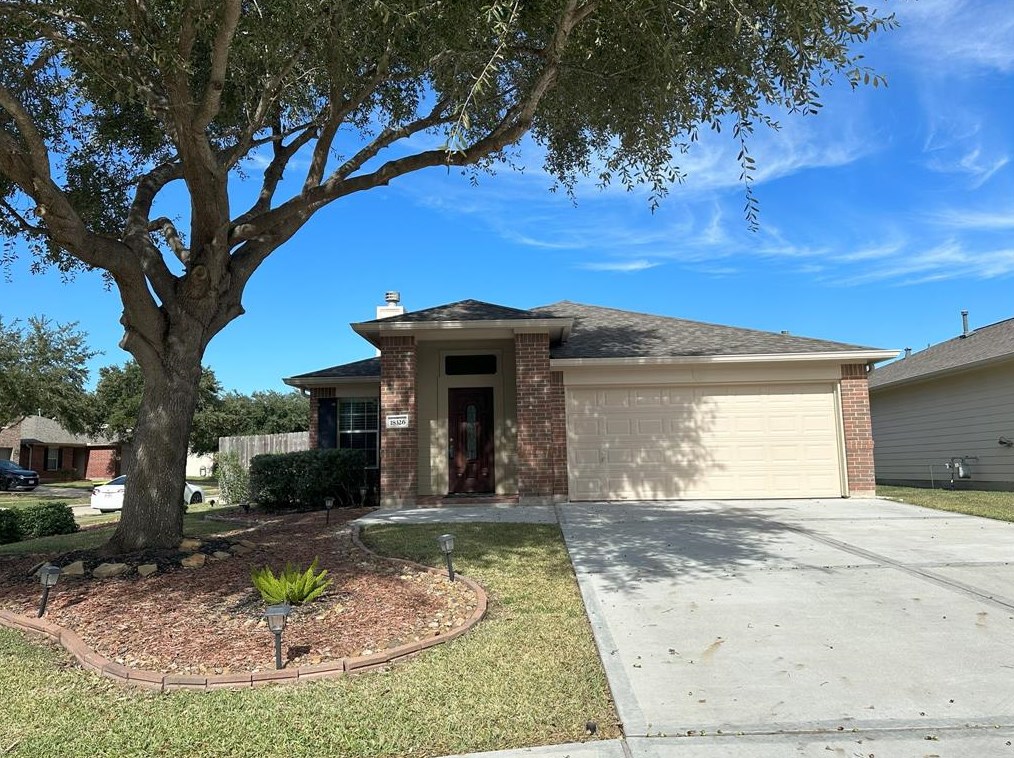 18326 Austin Oak Ln, Richmond, TX 77407