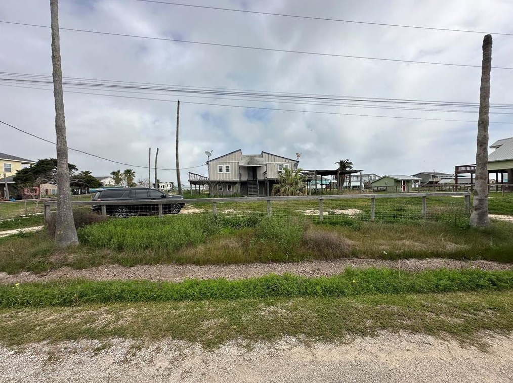 1227 County Rd 202, Bay City, TX 77414