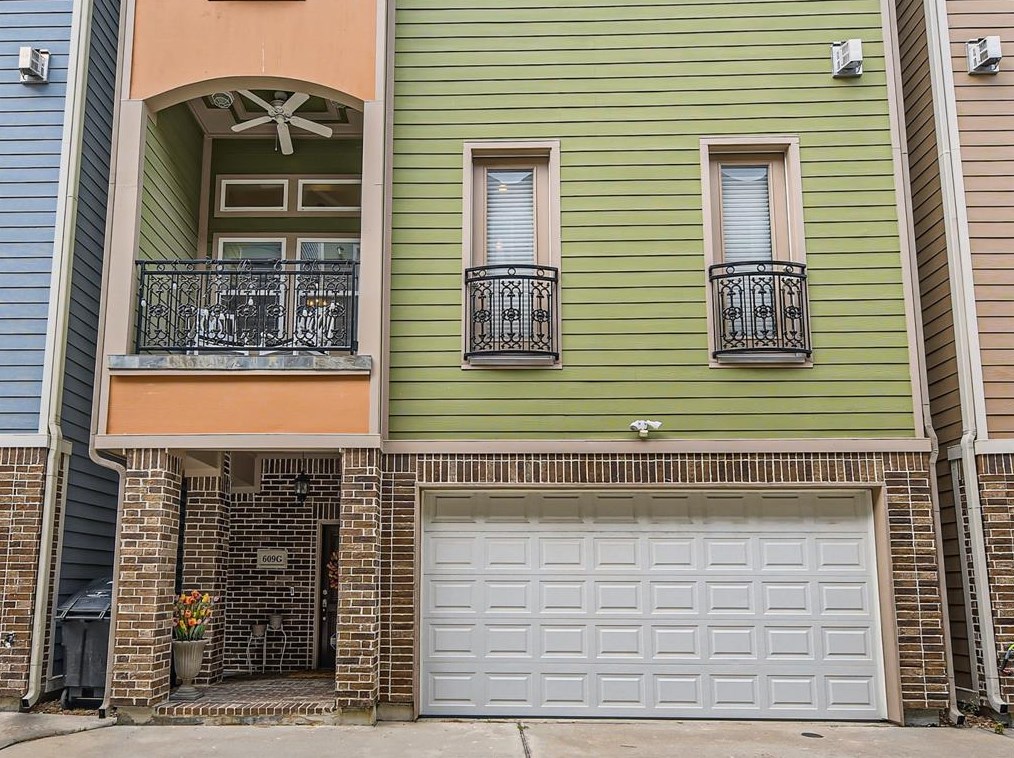 609 Rutland St, Houston, TX 77007-2414