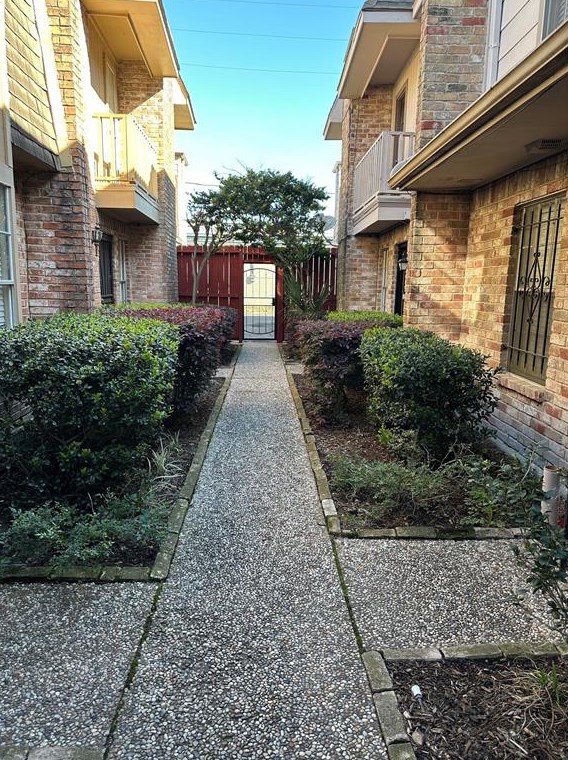 5528 Beverlyhill St, Houston TX  77056-6832 exterior
