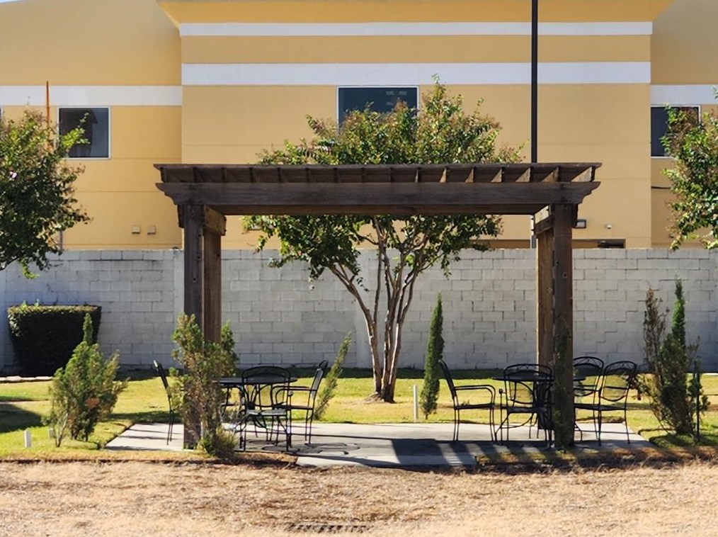 6611 Sam Houston Pkwy, Houston TX  77072-1639 exterior