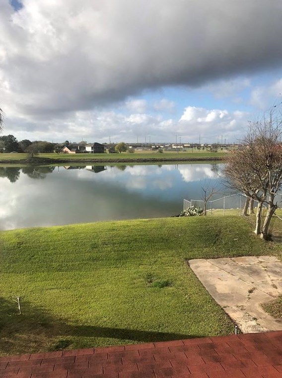 202 Mystery Harbor Ln, Jones Creek, TX 77541