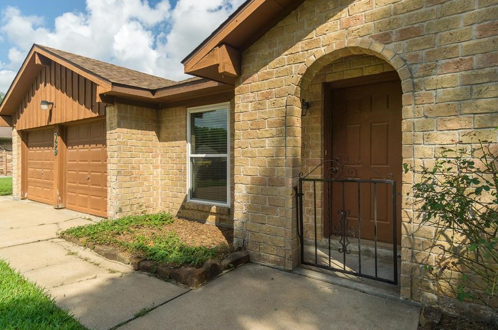 739 Seafoam Rd, Houston, TX 77062
