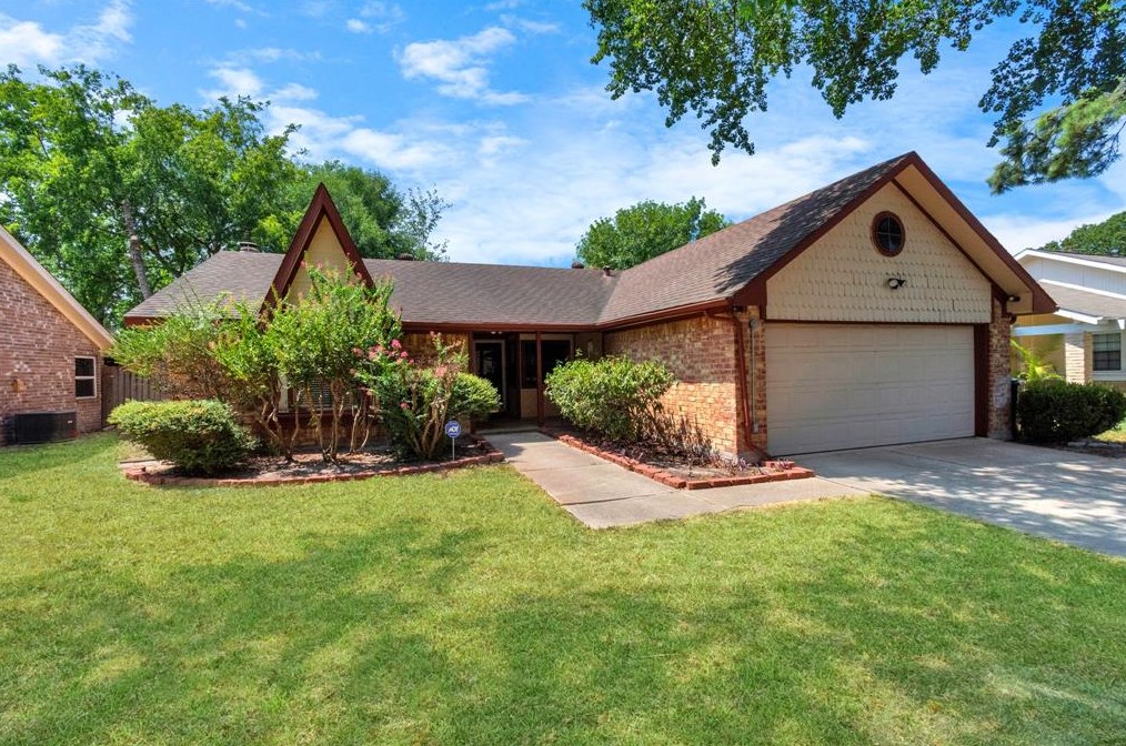 4218 W Peachfield Cir, Houston, TX 77014