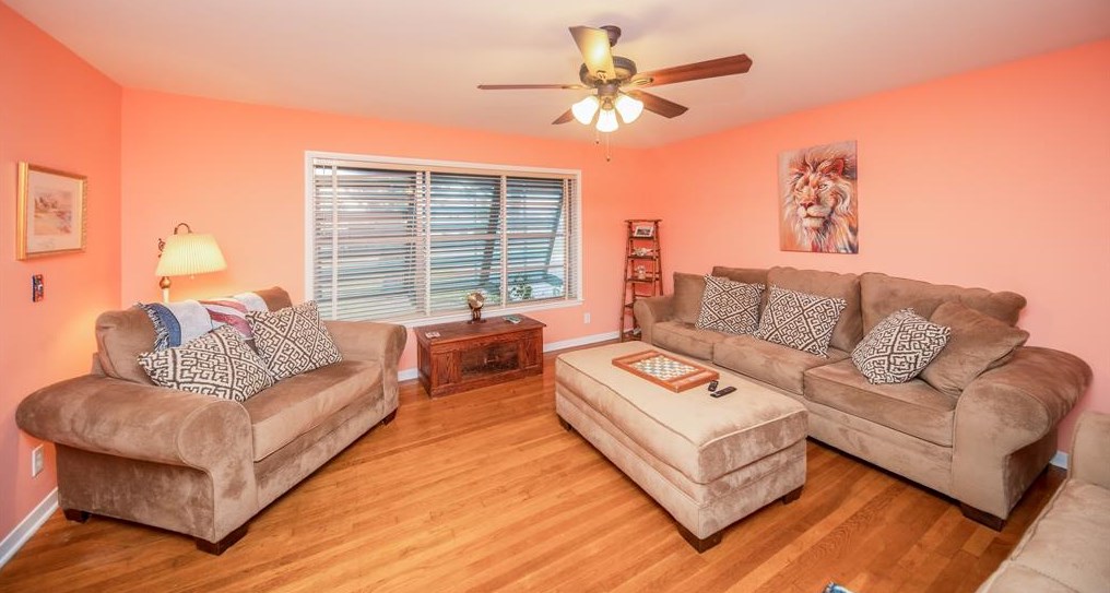 420 E Bayshore Dr, Palacios, TX 77465