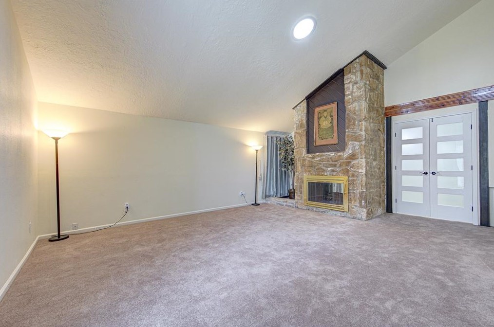 15754 Walkwood Dr, Houston TX  77079-5070 exterior