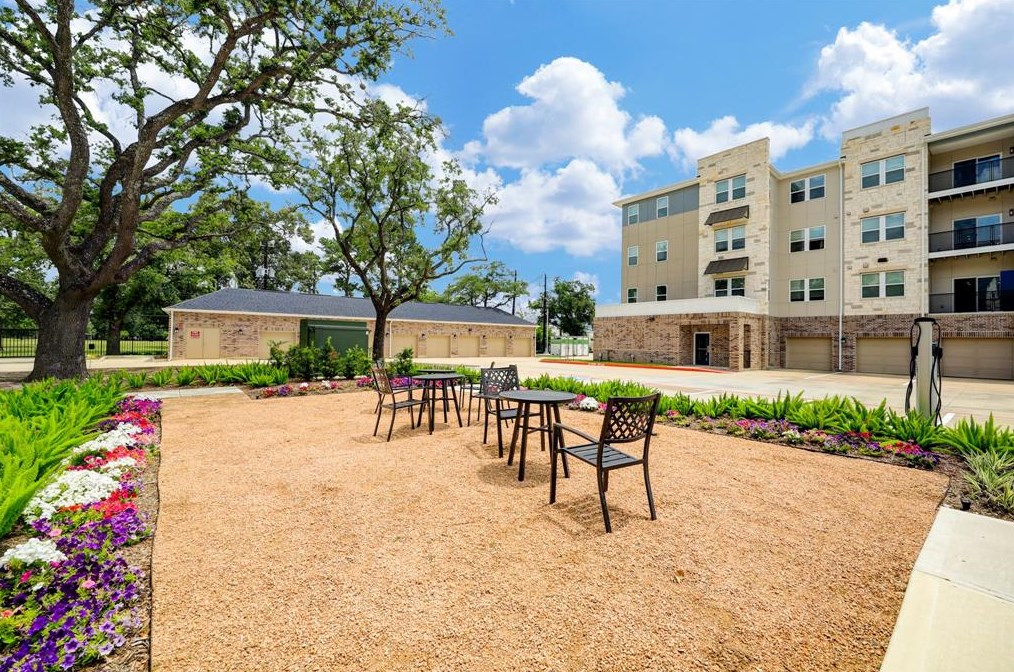 6804 Westview Dr #1402, Houston, TX 77055