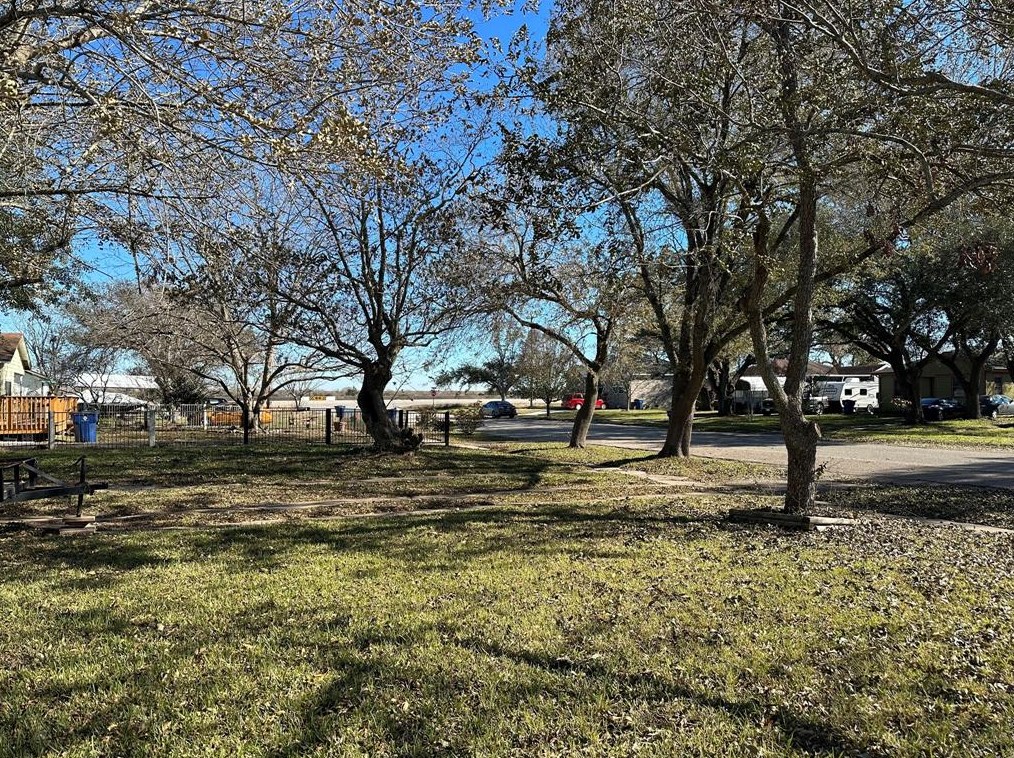 20 18th Ave N, Texas City, TX 77590