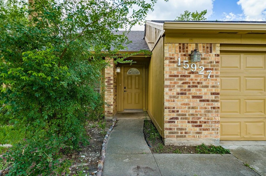15927 Pipers View Dr, Houston, TX 77598-2554