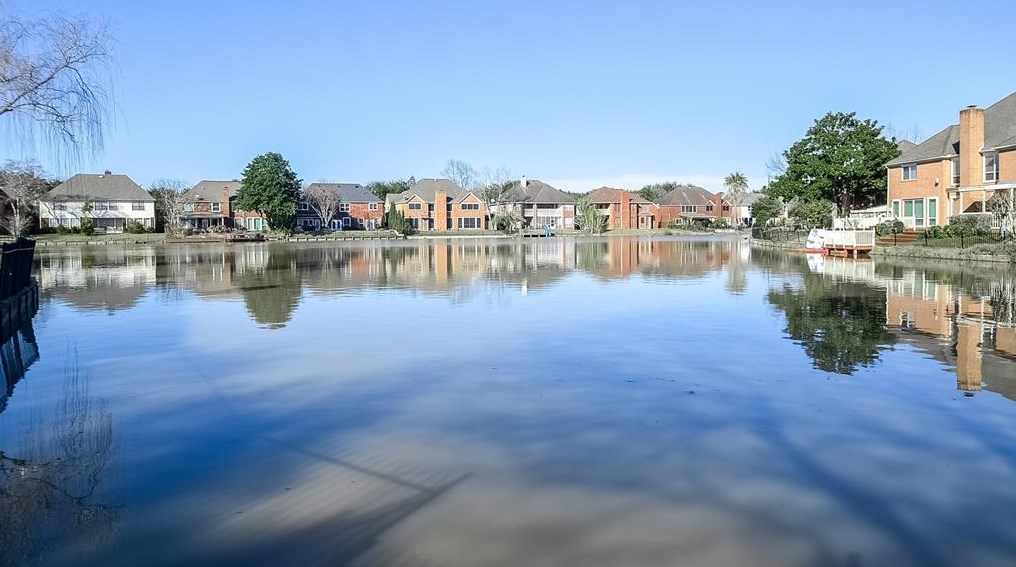 138 Hall Dr, Sugar Land, TX 77478-3858