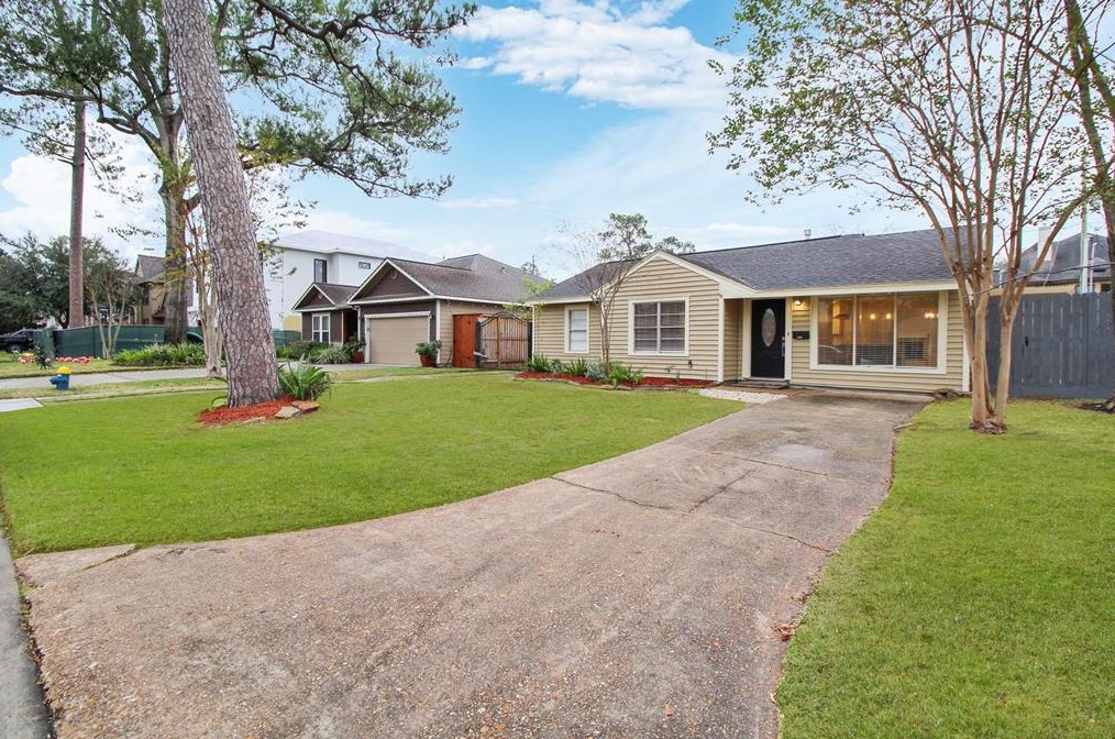 1635 Chippendale Rd, Houston TX  77018-5109 exterior