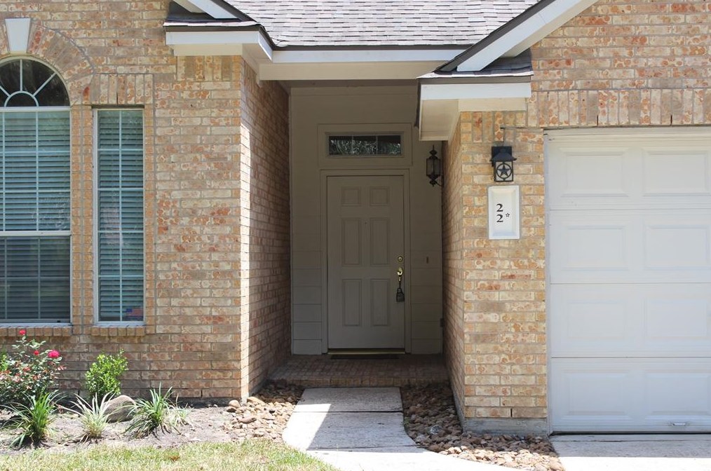 22 Hobbit Glen Dr, Conroe, TX 77384