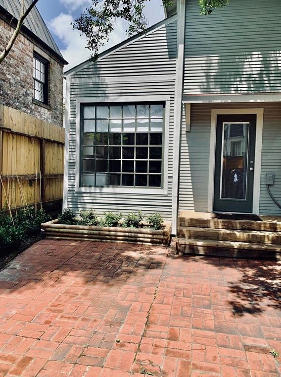 2608 Whitney St, Houston, TX 77006-3024