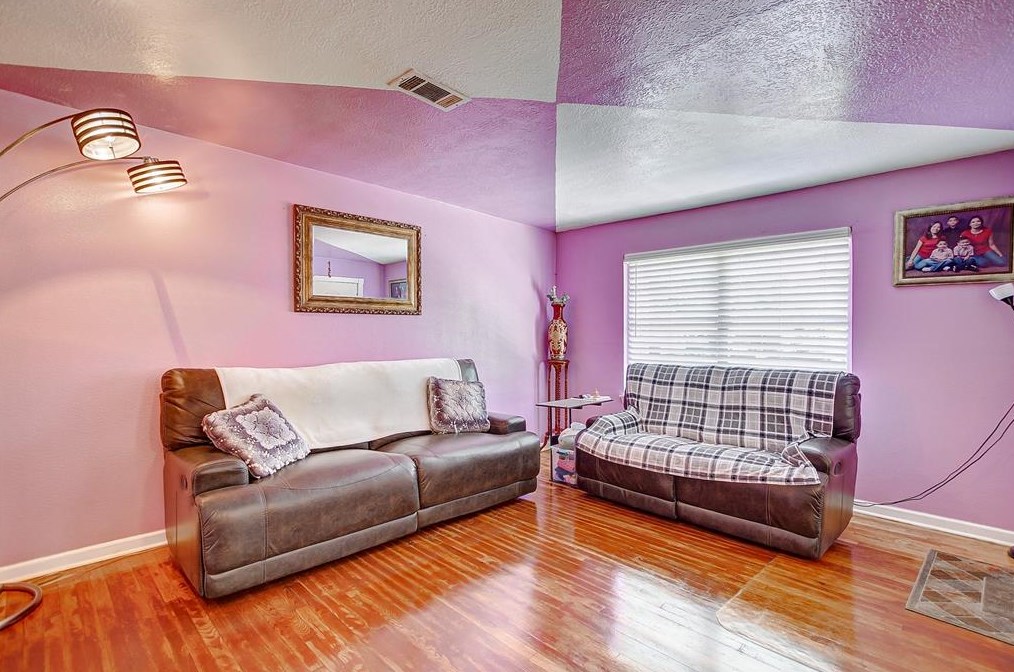 509 Robmore, Houston TX  77076-4329 exterior