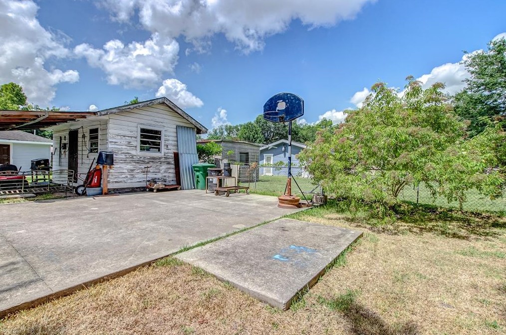 509 Robmore, Houston TX  77076-4329 exterior