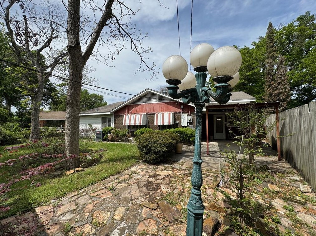 205 Rocky Crk Rd, Houston TX  exterior