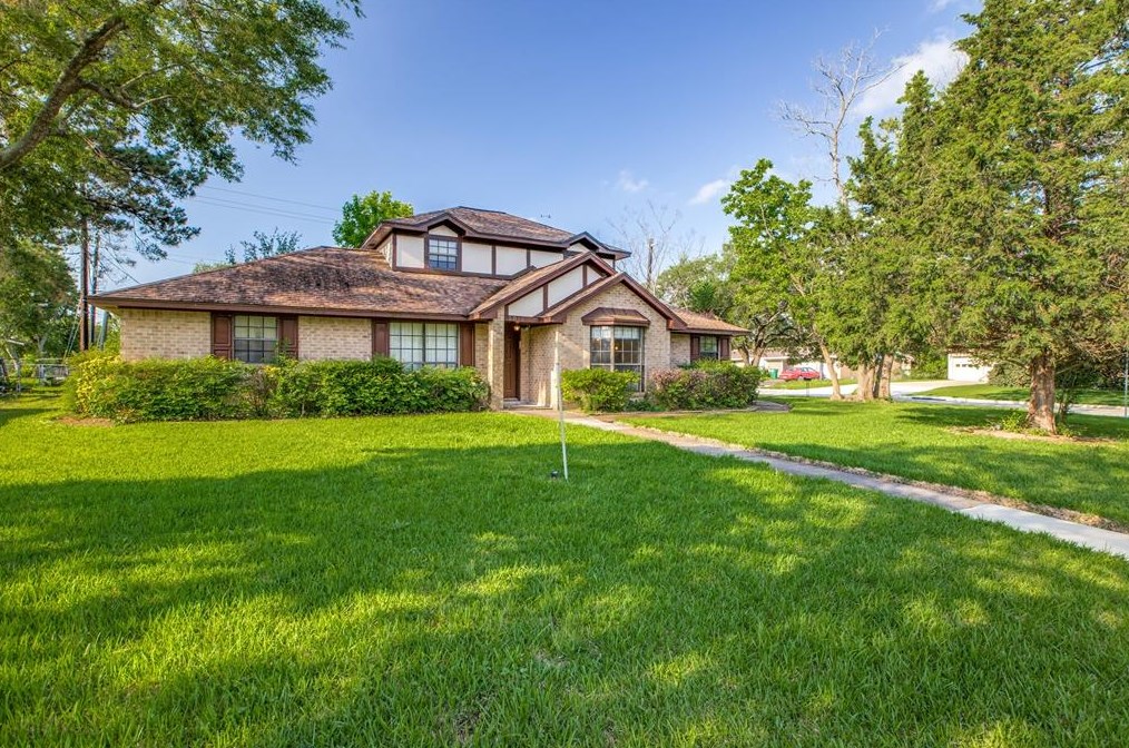 5016 Goose Creek Dr, Baytown, TX 77521-2920
