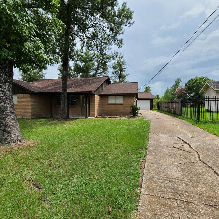 11214 Gloria Dr, Houston, TX 77013-3330