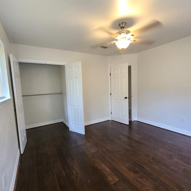 11214 Gloria Dr, Houston TX  77013-3330 exterior