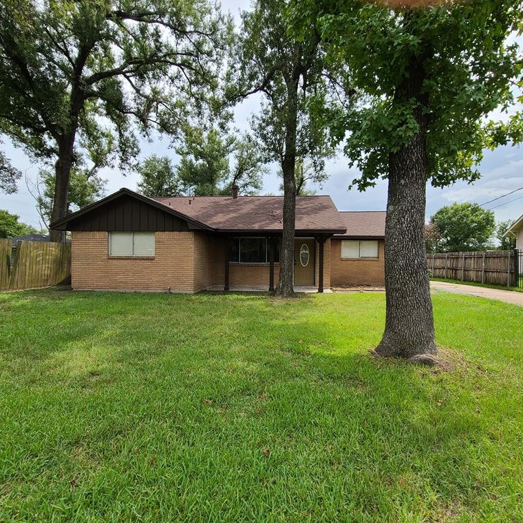 11214 Gloria Dr, Houston TX  77013-3330 exterior