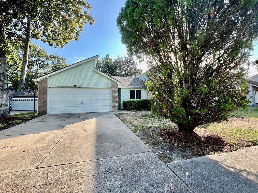302 Oak Harbor Dr, Houston, TX 77062
