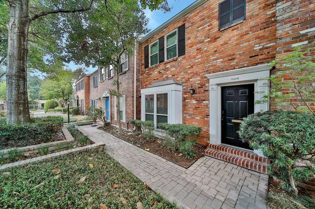 6409 Burgoyne Rd, Houston, TX 77057-4005