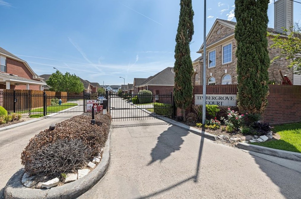 1294 Seamist Dr, Houston, TX 77008-6146