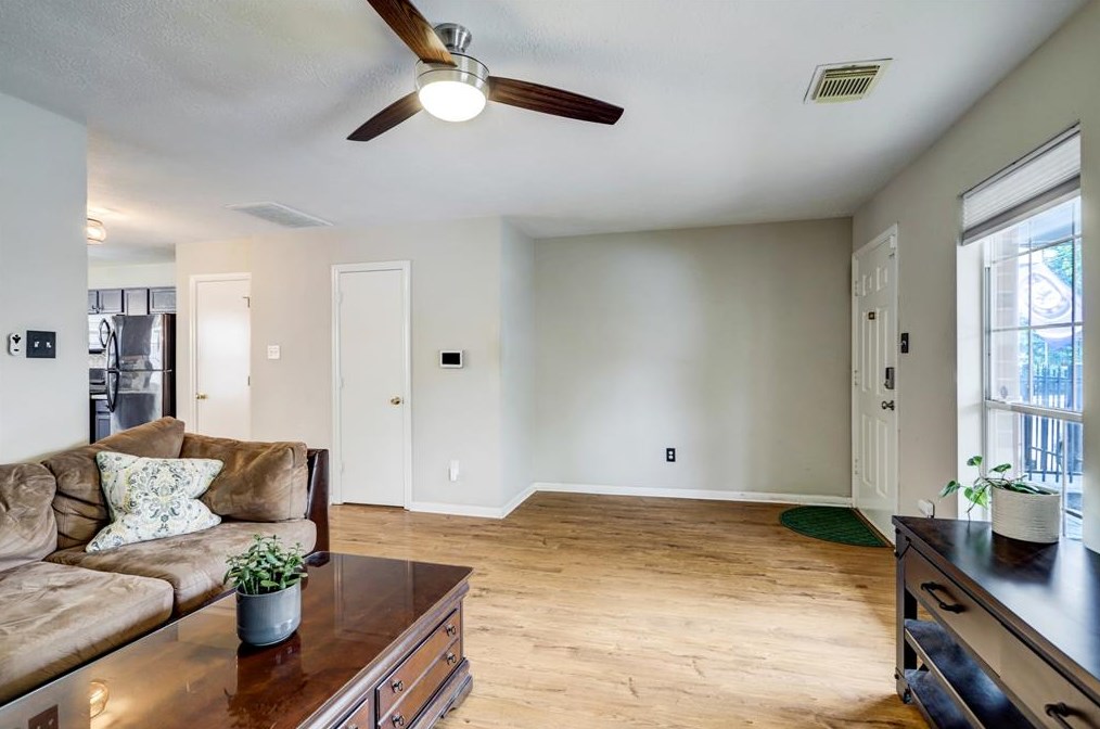 1106 Robin St, Houston TX  77019-4610 exterior