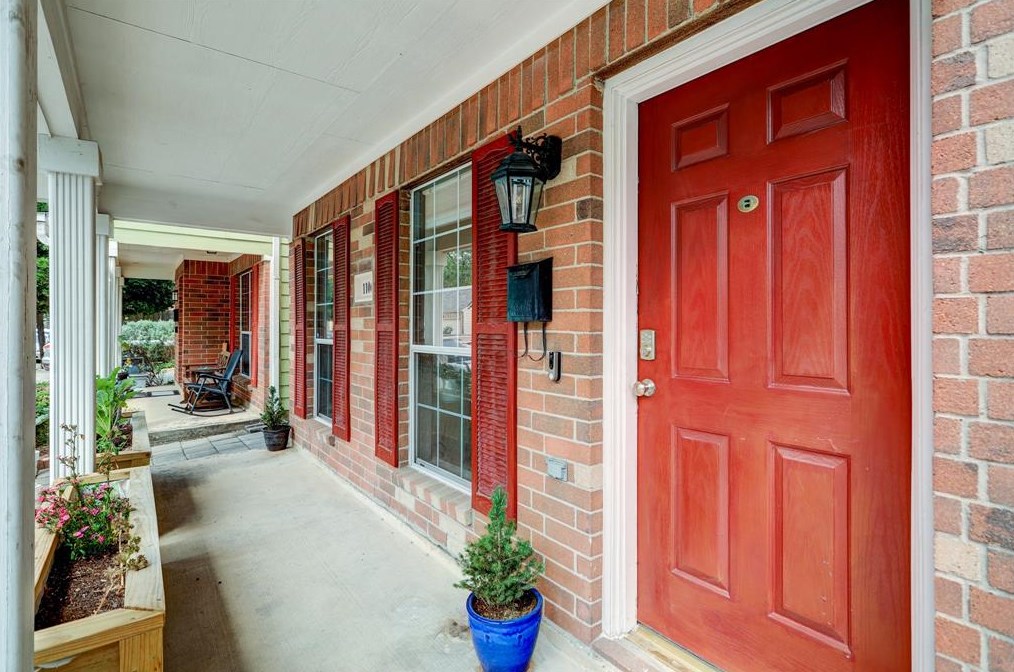 1106 Robin St, Houston TX  77019-4610 exterior