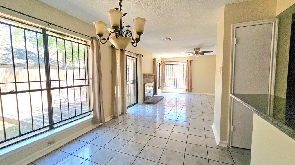 15602 Scenic Haven Dr, Houston TX  77083-5471 exterior