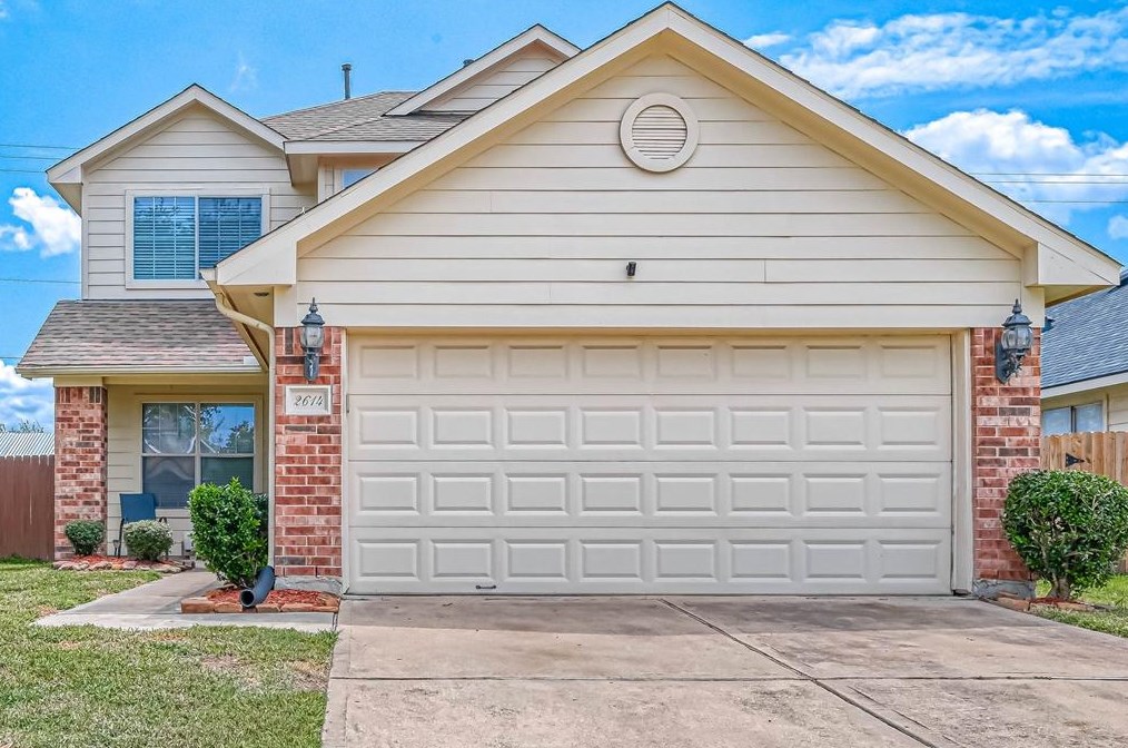 2614 Royal Blue Dr, Houston TX  77088-3340 exterior