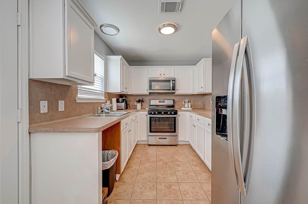 2614 Royal Blue Dr, Houston TX  77088-3341 exterior