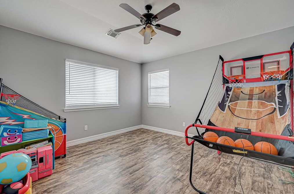 2614 Royal Blue Dr, Houston TX  77088-3341 exterior